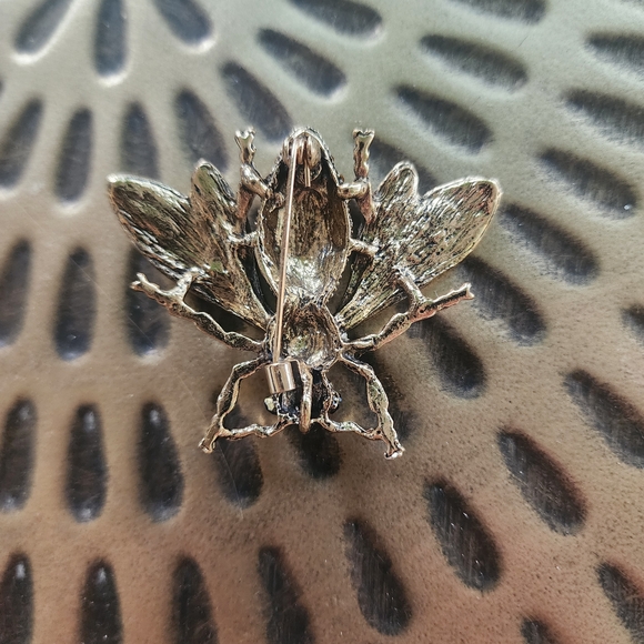 Sparkling Insect Brooch - Picture 5 of 6